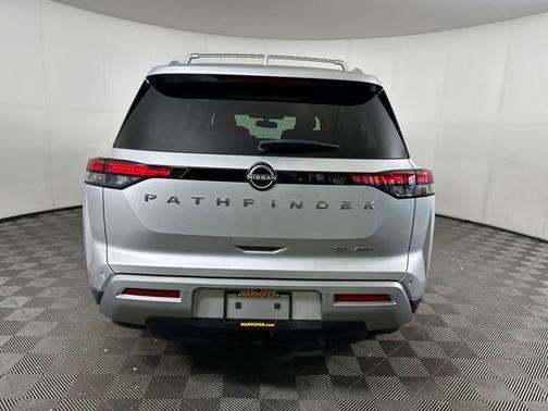 2022 Nissan Pathfinder SL 4WD