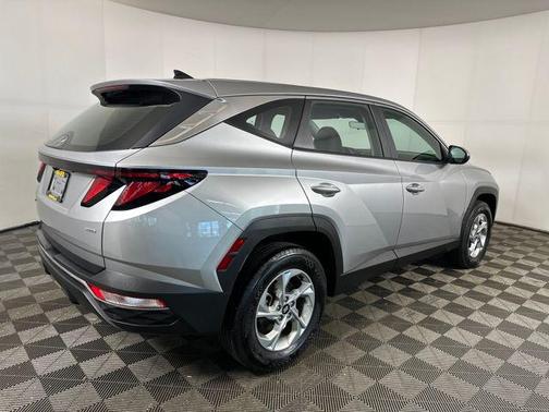 2023 Hyundai TUCSON SE