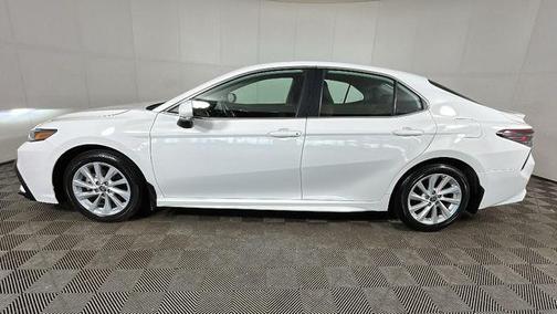 Ice Cap 2024 Toyota Camry SE