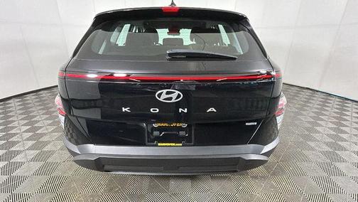 Abyss Black Pearl 2024 Hyundai KONA SE