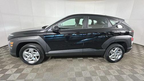 Abyss Black Pearl 2024 Hyundai KONA SE