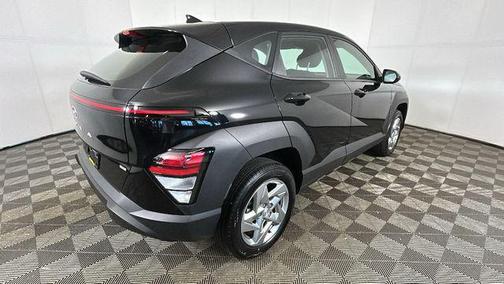 Abyss Black Pearl 2024 Hyundai KONA SE