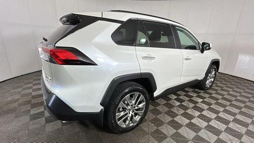 Blizzard Pearl 2019 Toyota RAV4 Limited