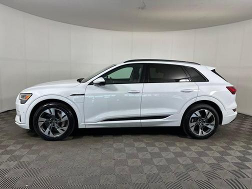 2022 Audi e-tron Premium