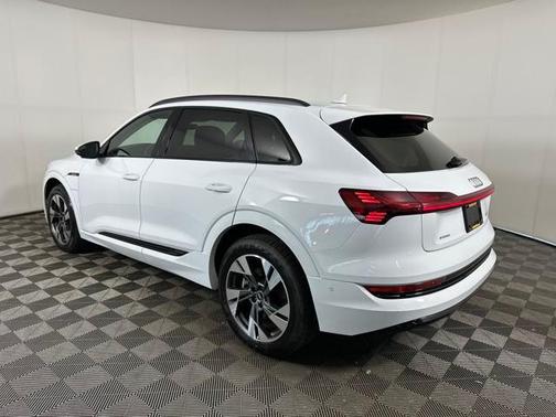 2022 Audi e-tron Premium