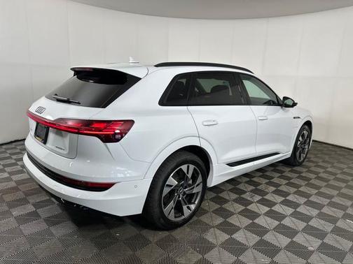 2022 Audi e-tron Premium