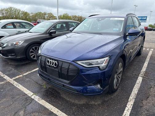 2021 Audi e-tron Premium Plus