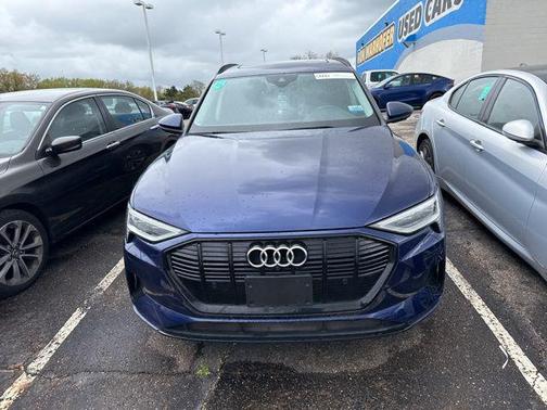 2021 Audi e-tron Premium Plus