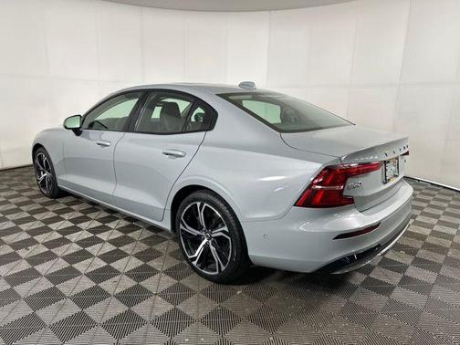 2024 Volvo S60 B5 Plus Dark Theme