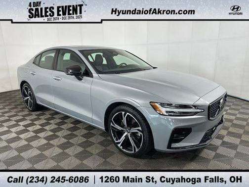 2024 Volvo S60 B5 Plus Dark Theme