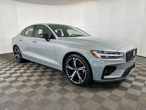 2024 Volvo S60 B5 Plus Dark Theme