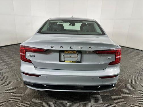 2024 Volvo S60 B5 Plus Dark Theme
