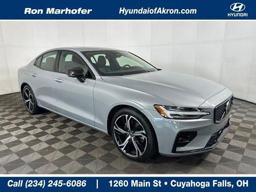 2024 Volvo S60 B5 Plus Dark Theme