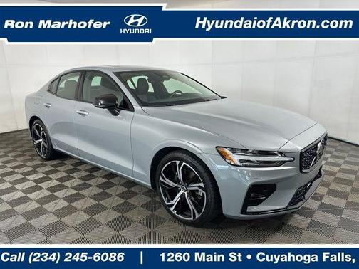 2024 Volvo S60 B5 Plus Dark Theme