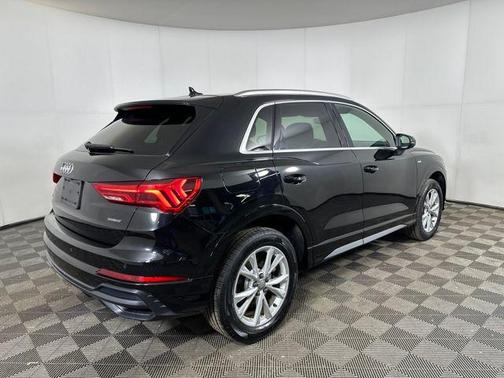 2022 Audi Q3 45 S line Premium