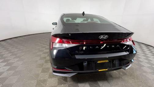 Onyx Black 2023 Hyundai ELANTRA SE