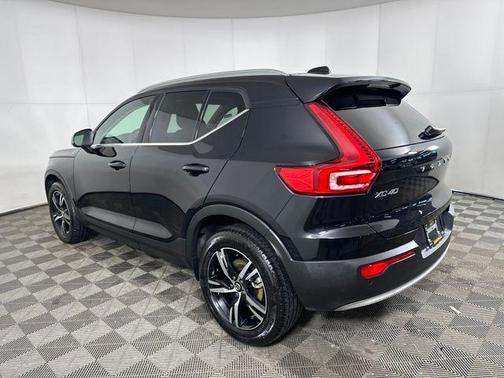 2025 Volvo XC40 B5 Core Bright Theme