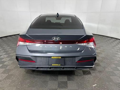 2024 Hyundai ELANTRA SE