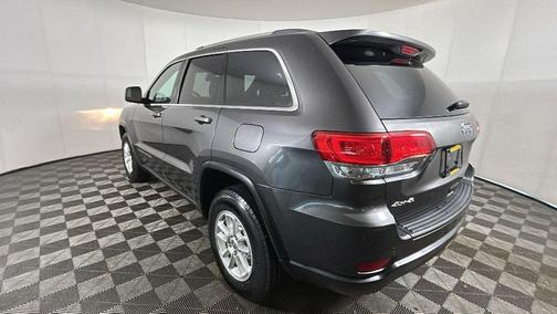 Granite Crystal Metallic Clearcoat 2019 Jeep Grand Cherokee Laredo