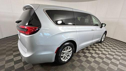 Silver Mist Clearcoat 2024 Chrysler Pacifica Touring L