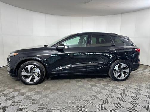 2025 Audi Q6 e-tron Premium Plus quattro
