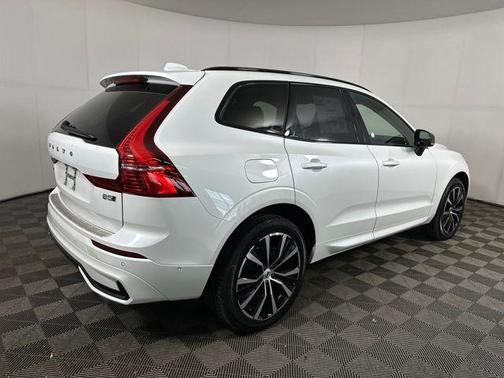 2025 Volvo XC60 B5 Plus