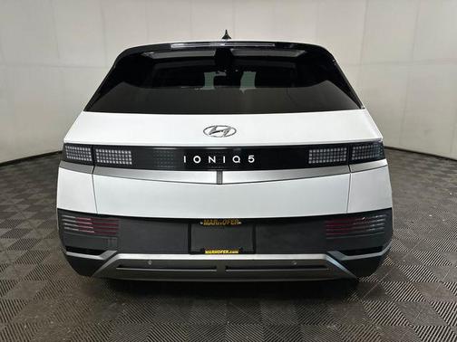 Atlas White 2024 Hyundai IONIQ 5 SE