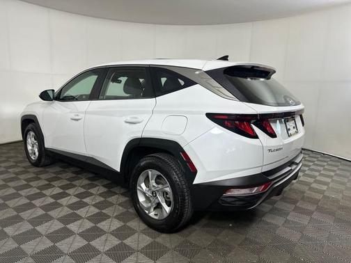 2022 Hyundai TUCSON SE