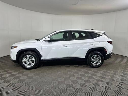 2022 Hyundai TUCSON SE