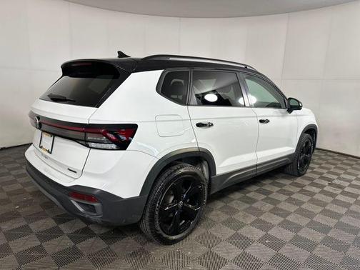 2025 Volkswagen Taos 1.5T SE Black