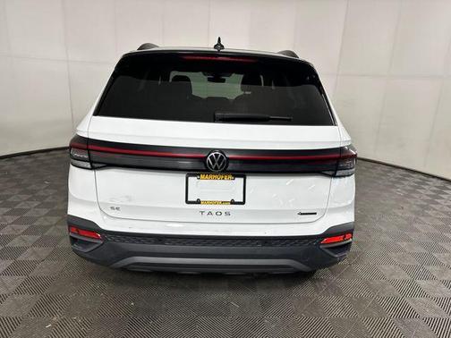 2025 Volkswagen Taos 1.5T SE Black