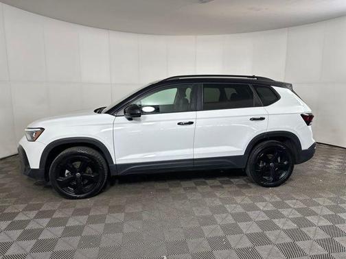 2025 Volkswagen Taos 1.5T SE Black