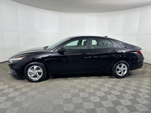 2023 Hyundai ELANTRA SE