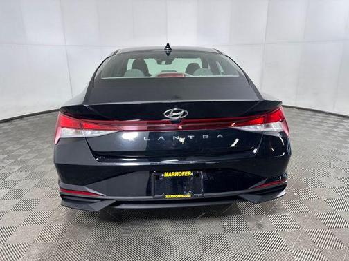 2023 Hyundai ELANTRA SE