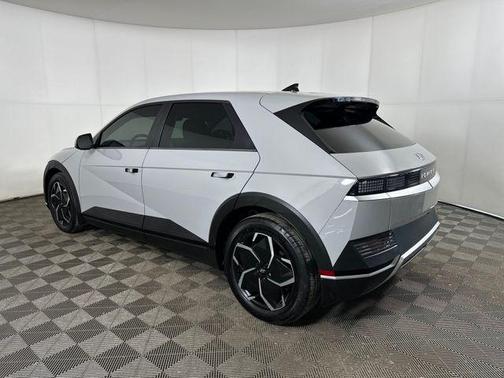 2024 Hyundai IONIQ 5 SE