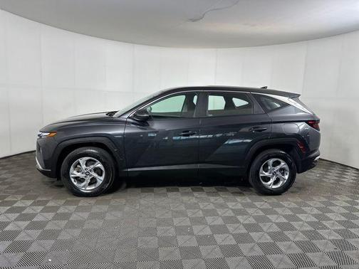 2022 Hyundai TUCSON SE