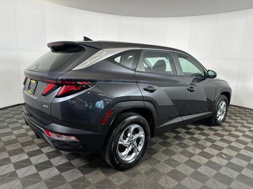 2022 Hyundai TUCSON SE