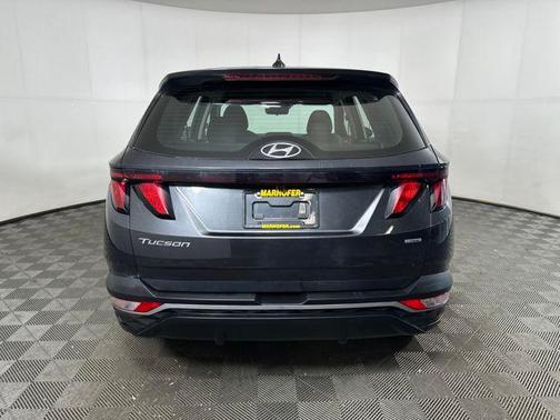 2022 Hyundai TUCSON SE