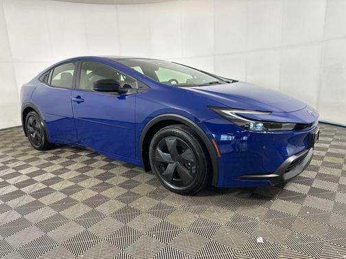 2025 Toyota Prius LE