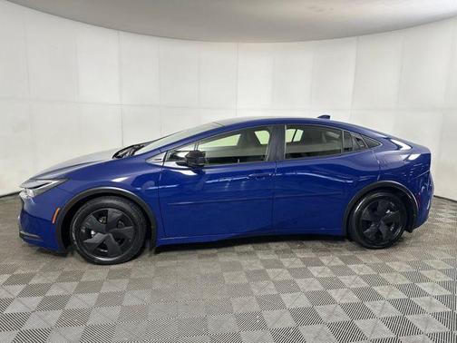 2025 Toyota Prius LE