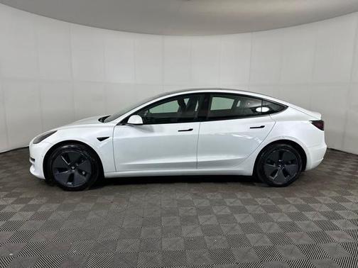 2022 Tesla Model 3 Standard Range