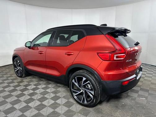 2021 Volvo XC40 T5 R-Design