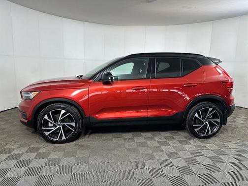 2021 Volvo XC40 T5 R-Design