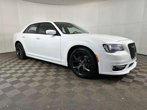 2022 Chrysler 300 Touring