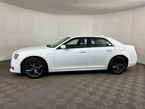 2022 Chrysler 300 Touring