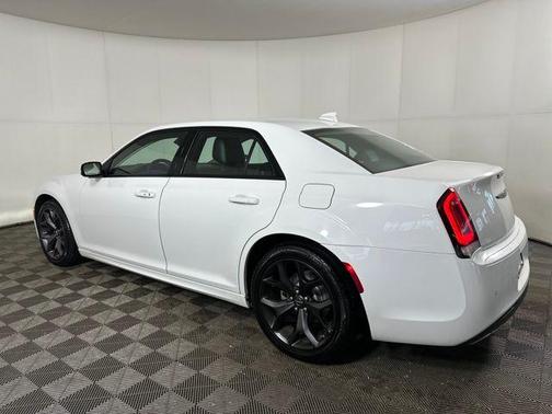 2022 Chrysler 300 Touring