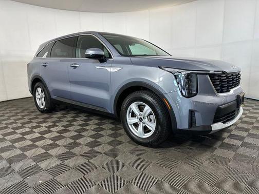 Everlasting Silver 2025 Kia Sorento LX