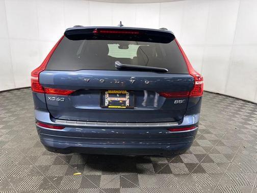 Denim Blue Metallic 2022 Volvo XC60 B5 Momentum