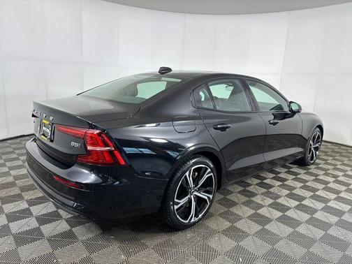 2025 Volvo S60 B5 Plus