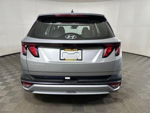 Shimmering Silver 2025 Hyundai TUCSON SE